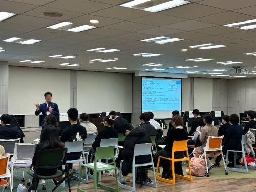 写真　企業紹介の様子（ジェトロ撮影）