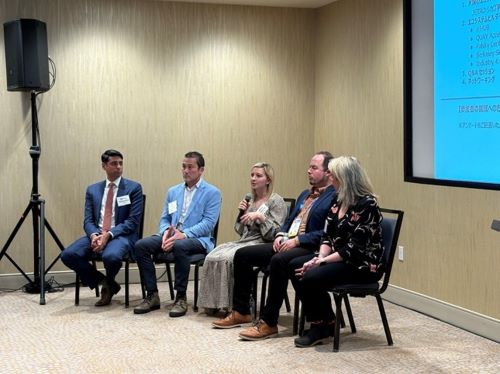 写真　プレゼンテーション後のQ＆Aセッション（ジェトロ撮影）