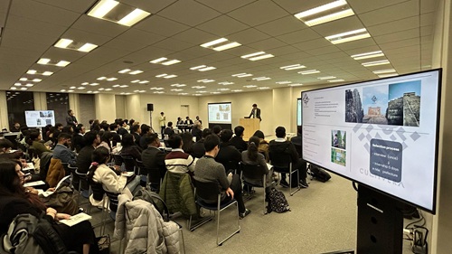 写真　企業によるプレゼン（ジェトロ撮影）