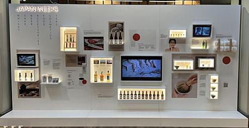 写真　JAPAN WEEKSの展示パネル（ワインビューロ提供）