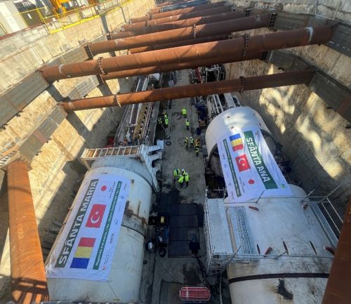 写真　2基のTBM（ジェトロ撮影）