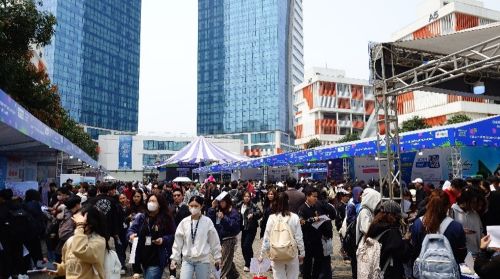 写真　会場となったフェニカー大学キャンパス（ジェトロ撮影）