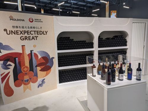写真　モルドバ産ワインの展示（ジェトロ撮影）