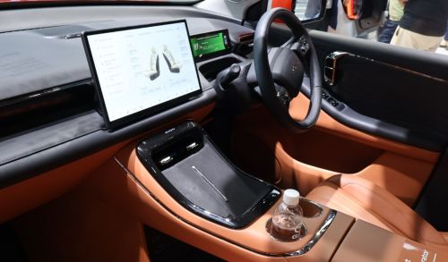 写真　AIONの車内（ジェトロ撮影）