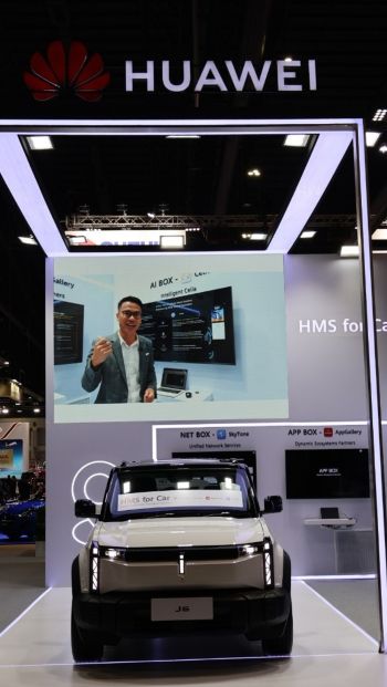 写真　ソフトウエアとの連携を強調するファーウェイ製EV（ジェトロ撮影）