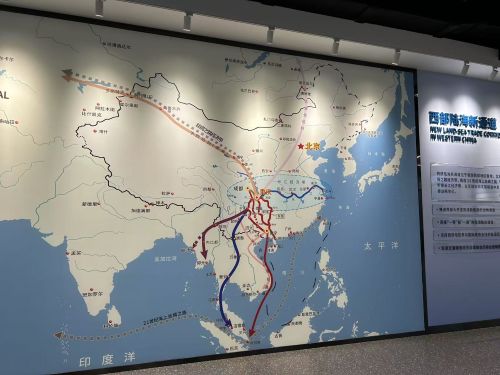 写真　陸海新通道運営の展示スペース（ジェトロ撮影）