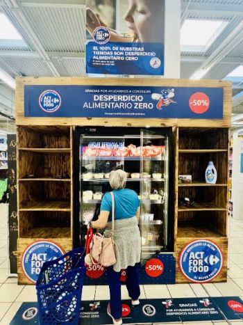 写真　流通大手の見切り品コーナー（ジェトロ撮影）