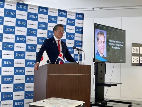 写真　マヌエル・トバル貿易相（ジェトロ撮影）