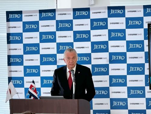 写真　アルノルド・アンドレ外務・宗務相（ジェトロ撮影）