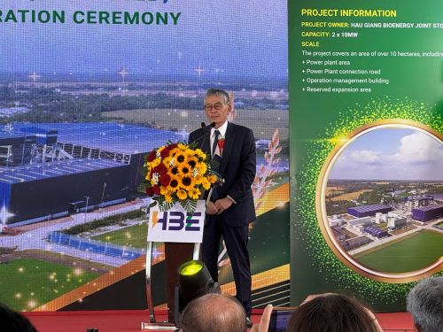 写真　イーレックスの本名均・代表取締役社長による竣工式のスピーチ（ジェトロ撮影）