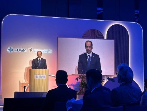 写真　基調講演を行うアル・ファヒーム駐日UAE大使（ジェトロ撮影）