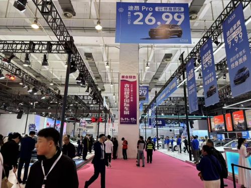 写真　青島国際モーターショー2025の展示会場の様子（ジェトロ撮影）