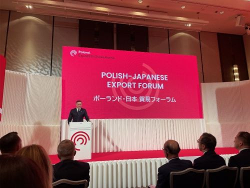 写真　開会あいさつを行うミハウ・ヤロス開発・技術副大臣（ジェトロ撮影）