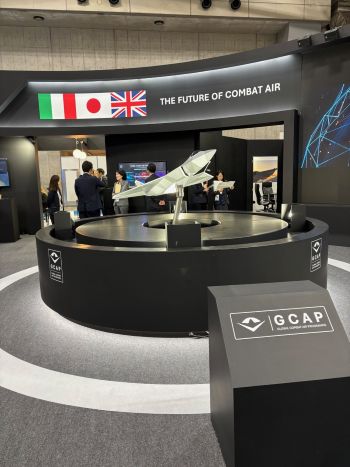 写真　日本と英国、イタリアによる次世代戦闘機「GCAP」のブース（ジェトロ撮影）