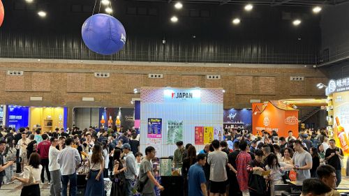 写真　人であふれた日本館（ジェトロ撮影）