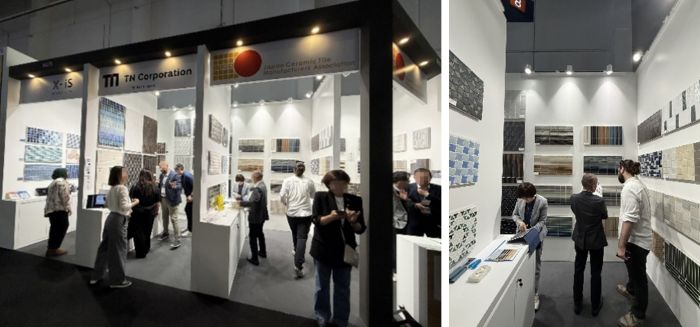 写真　（左）全国タイル工業組合のブース外観、（右）全国タイル工業組合のブース内の展示（ともにジェトロ撮影）