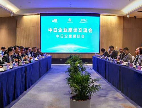 写真　日中企業座談交流会の様子（青島日本国際ビジネスハブ提供）