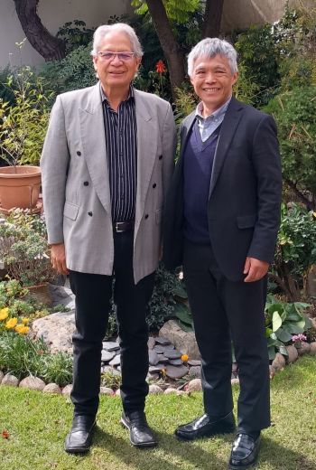 写真　ボリビア経済の課題と展望を語るオポルト氏（左側）（ジェトロ撮影）