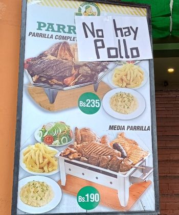 写真　鶏肉料理店の入口に「鶏肉はありません」と張り紙（ジェトロ撮影）
