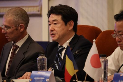 写真　加藤政務官の講演（ジェトロ撮影）