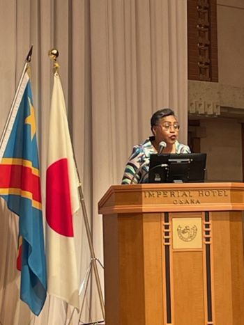 写真　スミヌワ首相のスピーチ（ジェトロ撮影）