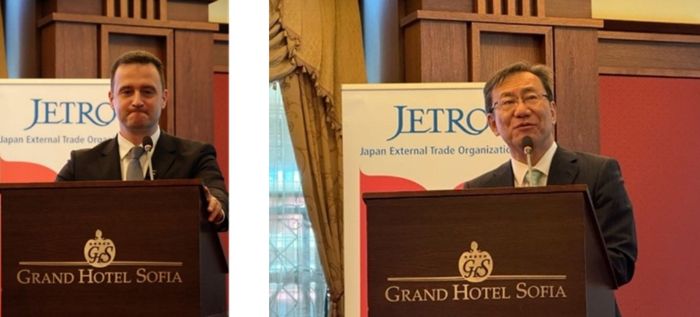 写真　（左）スタンコフ・エネルギー相、（右）道上・駐ブルガリア日本大使（ともにジェトロ撮影）