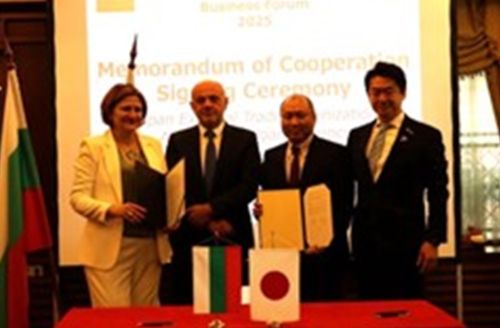 写真　共同声明、MOCへの署名（ジェトロ撮影）