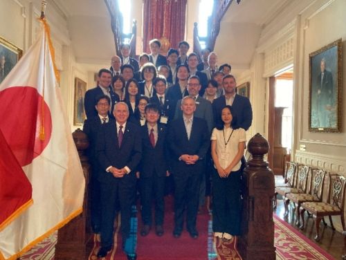 写真　ジョシュ・スタイン知事との面会（ジェトロ撮影）