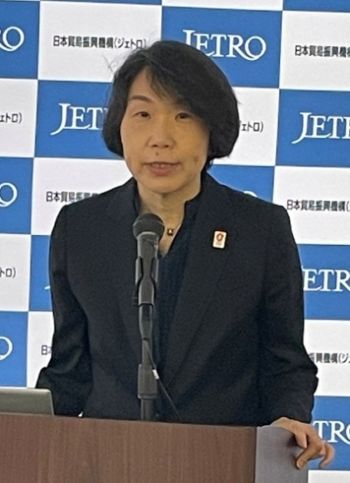 写真　講演する山田美和上席主任調査研究員（ジェトロ撮影）