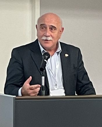 写真　スピーチするトレードマルタのマトレンザ会長（ジェトロ撮影）