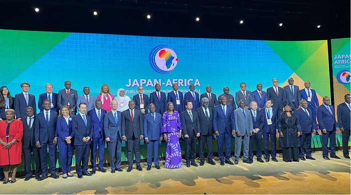 写真　官民ハイレベルの集合写真（ジェトロ撮影）