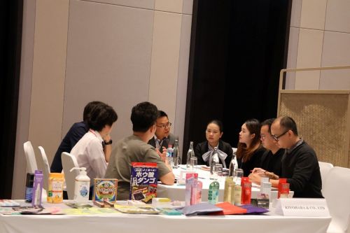 写真　商談の様子（ジェトロ撮影）