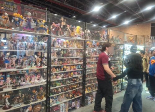 写真　日本や米国から輸入した正規品や二次創作グッズの販売ブース（ジェトロ撮影）