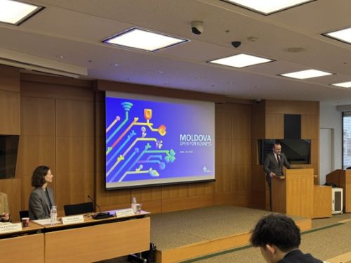 写真　ソコラン大使の開会あいさつ（ジェトロ撮影）