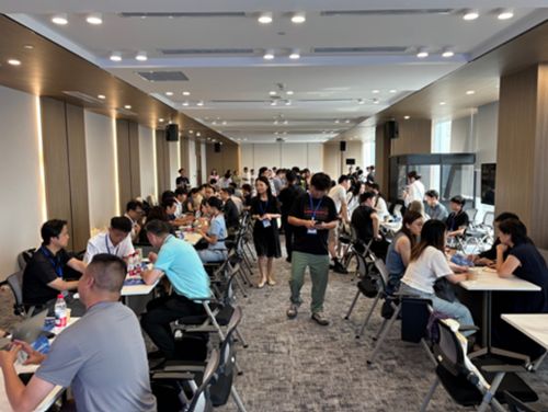 写真　日中コンテンツ交流会での商談（ジェトロ撮影）