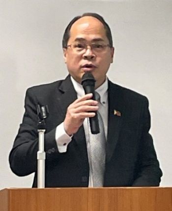 写真　スピーチするPEZAのパンガ長官（ジェトロ撮影）