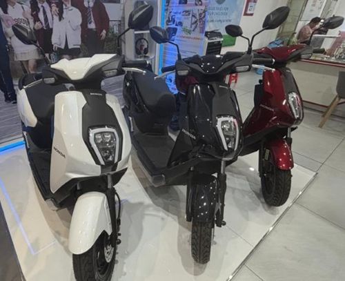 写真　4月に販売を開始したホンダ「ICON e:」（ジェトロ撮影）