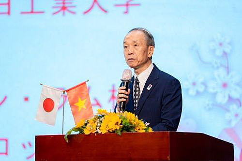 写真　小野益央総領事のあいさつの様子（VJIT提供）