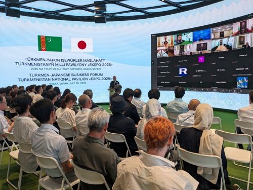写真　フォーラムで庄秀輝ジェトロ大阪本部長が歓迎のあいさつ（ジェトロ撮影）