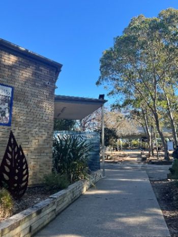 写真　IECが併設されているSt. Ives High School入り口（ジェトロ撮影）