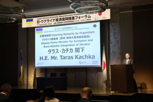 写真　タラス・カチカ副首相のスピーチ（ジェトロ撮影）