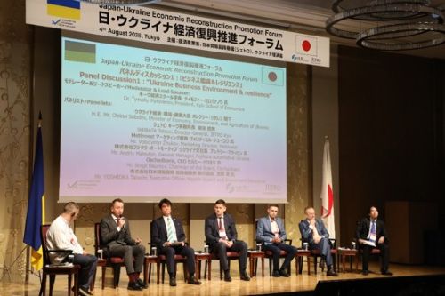 写真　パネルディスカッションの様子（ジェトロ撮影）