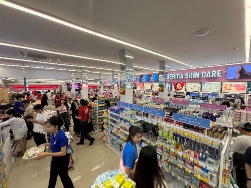 写真　開店初日の店内（ジェトロ撮影）