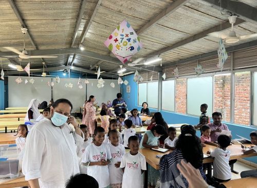 写真　マナミ工場で公文式を学ぶ小学生（ジェトロ撮影）