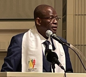 写真　ディアロ産業・商業相によるスピーチ（ジェトロ撮影）