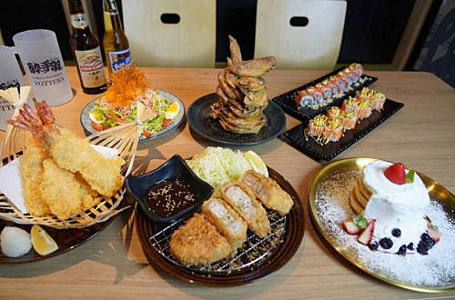 写真　看板メニューの手羽先を含む豊富なメニュー（同社提供）