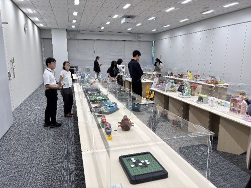 写真　見学会の様子（ジェトロ撮影）
