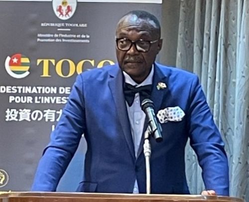 写真　スピーチするシメヌー会頭（ジェトロ撮影）