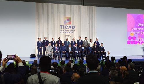 写真　GX・エネルギー・鉱物資源分野案件の記念撮影（ジェトロ撮影）