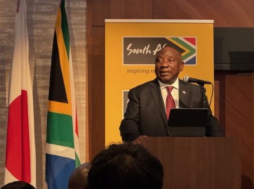 写真　演説するシリル・ラマポーザ大統領（ジェトロ撮影）